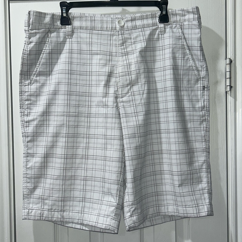 Under Armour UA Mens White Plaid 36 Performance Golf 12” Shorts Flat Front